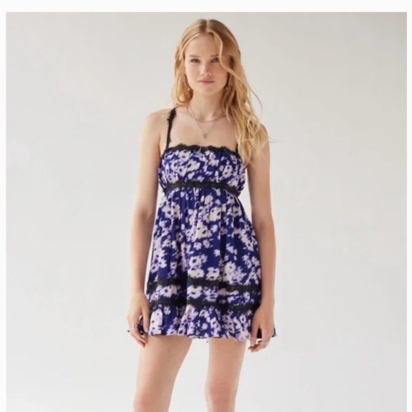 UO Eliana Strappy Back Floral Babydoll Abstract Floral Strappy Lace Back Xs - Picture 4 of 4